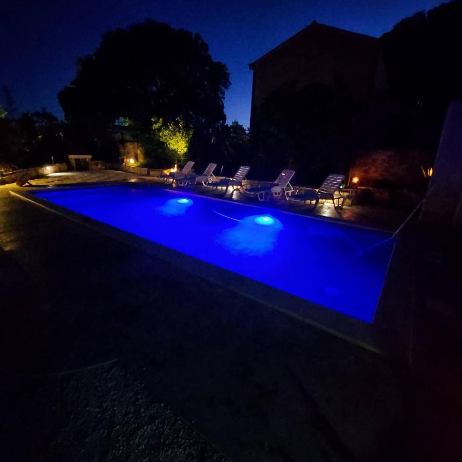 Muntić Eti And Mia Holiday Apartments מראה חיצוני תמונה